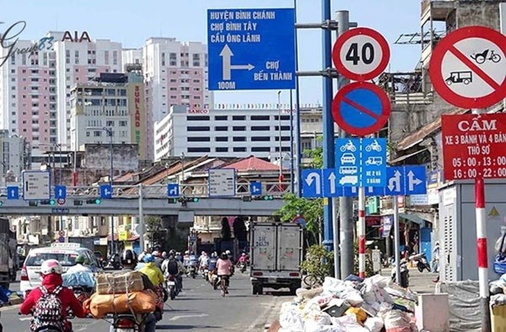 Phó Thủ tướng yêu cầu rà soát, xử lý tồn tại hệ thống biển báo, đèn tín hiệu giao thông toàn quốc- Ảnh 1. Phó Thủ tướng yêu cầu rà soát, xử lý tồn tại hệ thống biển báo, đèn tín hiệu giao thông toàn quốc- Ảnh 1.