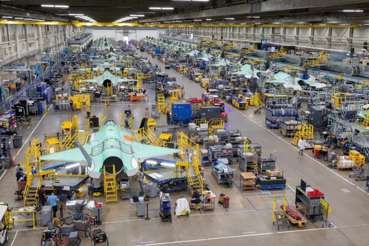 Bên trong nhà máy sản xuất chiến đấu cơ tàng hình F-35 của Mỹ- Ảnh 1. Bên trong nhà máy sản xuất chiến đấu cơ tàng hình F-35 của Mỹ- Ảnh 1.