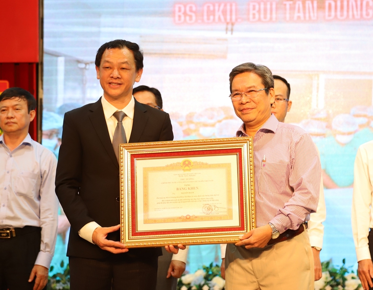 'Bệnh viện Thống Nhất xứng đáng với danh hiệu Anh hùng Lao động thời kỳ đổi mới'- Ảnh 3. 'Bệnh viện Thống Nhất xứng đáng với danh hiệu Anh hùng Lao động thời kỳ đổi mới'- Ảnh 3.