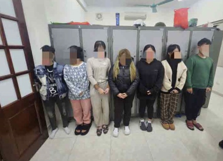 Tạm giữ hình sự 2 đối tượng vụ thiếu nữ 17 tuổi bị đánh hội đồng ở Hà Nội- Ảnh 1. Tạm giữ hình sự 2 đối tượng vụ thiếu nữ 17 tuổi bị đánh hội đồng ở Hà Nội- Ảnh 1.