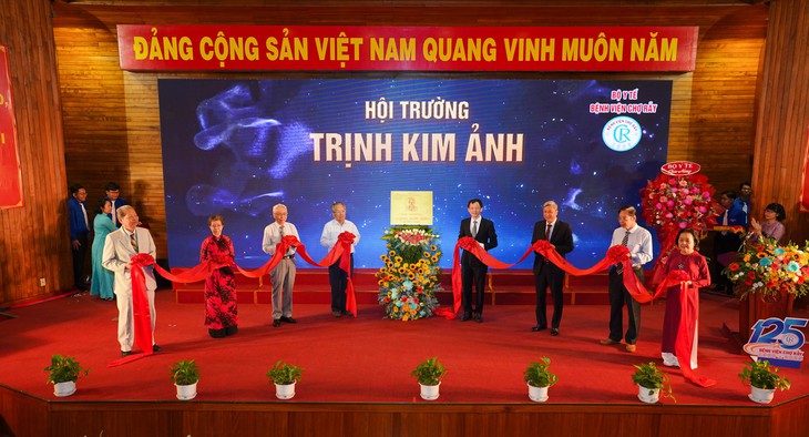 ‘Cảm ơn cán bộ y tế thực hiện trọn vẹn trọng trách chăm sóc sức khỏe cho nhân dân, đồng bào’- Ảnh 3. ‘Cảm ơn cán bộ y tế thực hiện trọn vẹn trọng trách chăm sóc sức khỏe cho nhân dân, đồng bào’- Ảnh 3.