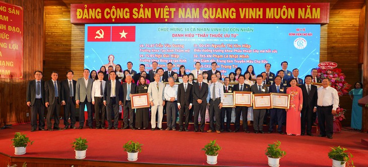 ‘Cảm ơn cán bộ y tế thực hiện trọn vẹn trọng trách chăm sóc sức khỏe cho nhân dân, đồng bào’- Ảnh 5. ‘Cảm ơn cán bộ y tế thực hiện trọn vẹn trọng trách chăm sóc sức khỏe cho nhân dân, đồng bào’- Ảnh 5.