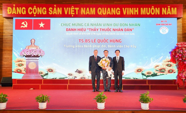‘Cảm ơn cán bộ y tế thực hiện trọn vẹn trọng trách chăm sóc sức khỏe cho nhân dân, đồng bào’- Ảnh 6. ‘Cảm ơn cán bộ y tế thực hiện trọn vẹn trọng trách chăm sóc sức khỏe cho nhân dân, đồng bào’- Ảnh 6.