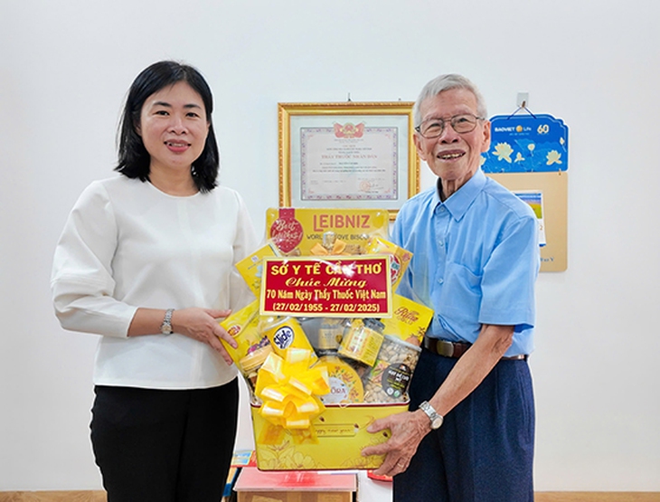 Kỷ niệm 70 năm Ngày Thầy thuốc Việt Nam: Sở Y tế Cần Thơ đến thăm và chúc mừng cán bộ lão thành ngành Y tế- Ảnh 5. Kỷ niệm 70 năm Ngày Thầy thuốc Việt Nam: Sở Y tế Cần Thơ đến thăm và chúc mừng cán bộ lão thành ngành Y tế- Ảnh 5.