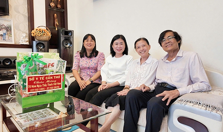 Kỷ niệm 70 năm Ngày Thầy thuốc Việt Nam: Sở Y tế Cần Thơ đến thăm và chúc mừng cán bộ lão thành ngành Y tế- Ảnh 7. Kỷ niệm 70 năm Ngày Thầy thuốc Việt Nam: Sở Y tế Cần Thơ đến thăm và chúc mừng cán bộ lão thành ngành Y tế- Ảnh 7.