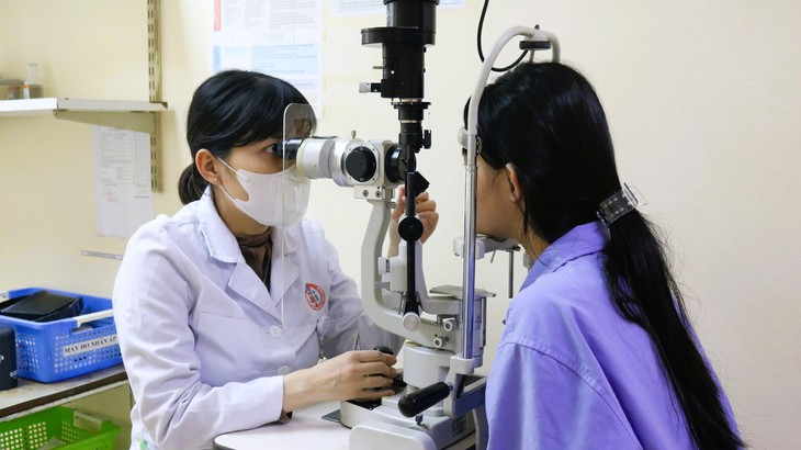 Tổn thương mắt do đạn súng đồ chơi bắn vào- Ảnh 1. Tổn thương mắt do đạn súng đồ chơi bắn vào- Ảnh 1.
