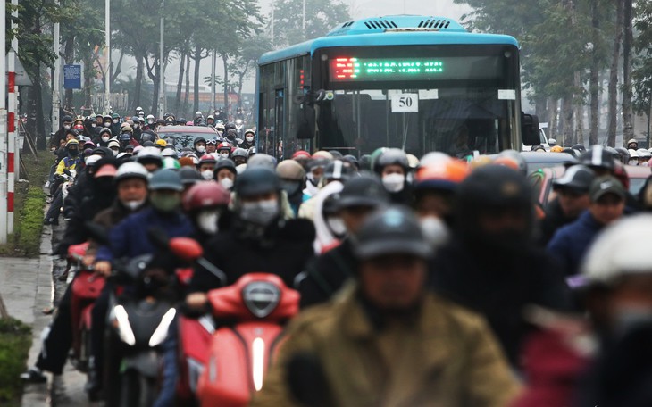 Vì sao tuyến đường rộng 8 làn xe tại Nam Từ Liêm vẫn ùn tắc triền miên?