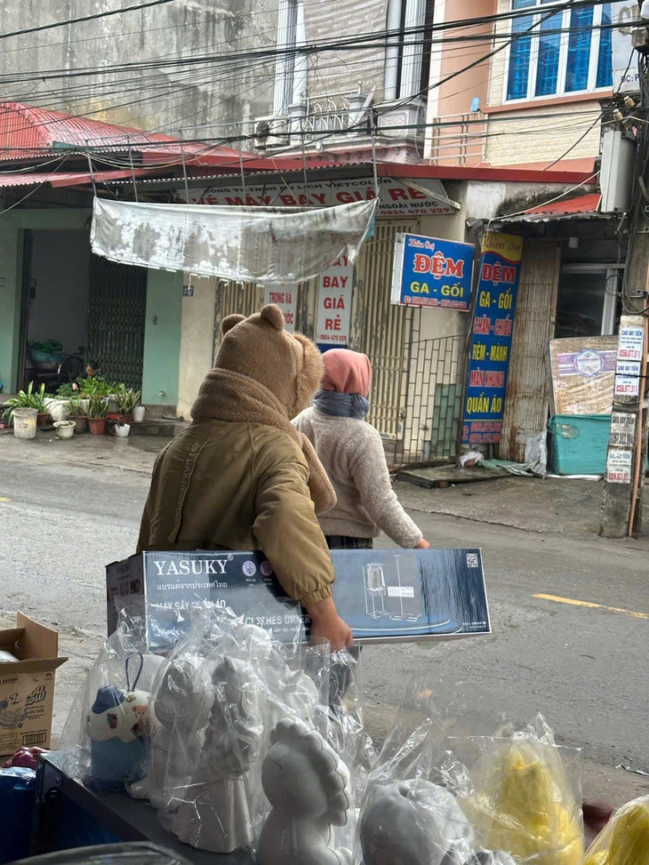 Tủ sấy quần áo giá rẻ ‘lên ngôi’ trong những ngày thời tiết nồm ẩm kéo dài- Ảnh 9. Tủ sấy quần áo giá rẻ ‘lên ngôi’ trong những ngày thời tiết nồm ẩm kéo dài- Ảnh 9.