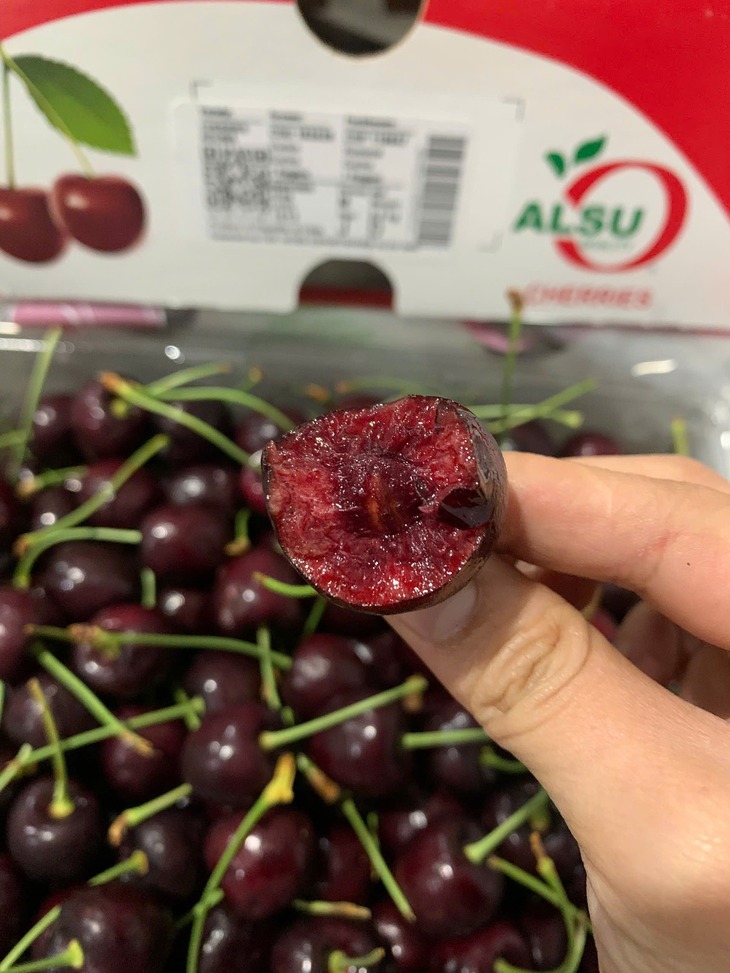 Loại quả được ví như 'viên ngọc đỏ', từng chỉ dành cho giới thượng lưu, nay bán đầy chợ Việt chỉ từ 100.000 đồng/kg- Ảnh 2. Loại quả được ví như 'viên ngọc đỏ', từng chỉ dành cho giới thượng lưu, nay bán đầy chợ Việt chỉ từ 100.000 đồng/kg- Ảnh 2.