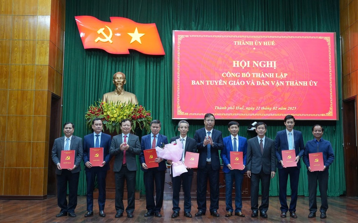 Huế công bố quyết định về tổ chức bộ máy, cán bộ