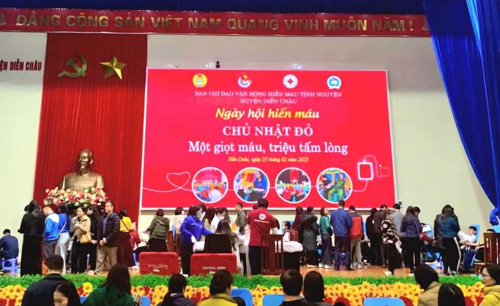Hiến máu tình nguyện nhân Kỷ niệm 70 năm Ngày Thầy thuốc Việt Nam- Ảnh 1. Hiến máu tình nguyện nhân Kỷ niệm 70 năm Ngày Thầy thuốc Việt Nam- Ảnh 1.
