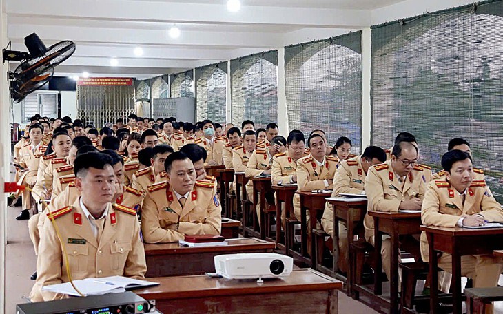 Công an tỉnh Bình Thuận tổ chức kỳ sát hạch lái xe đầu tiên- Ảnh 4.