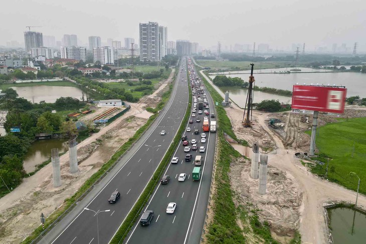 Ô tô được dừng đỗ trên đường cao tốc trong những trường hợp nào?- Ảnh 2. Ô tô được dừng đỗ trên đường cao tốc trong những trường hợp nào?- Ảnh 2.