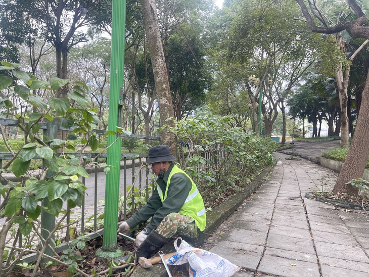 Hiện trạng Công viên Cầu Giấy đang được cải tạo sau nhiều năm xuống cấp- Ảnh 7.