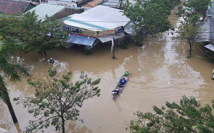 Mưa lớn dị thường ở miền Trung khiến 48 điểm có nguy cơ lũ quét, sạt lở đất