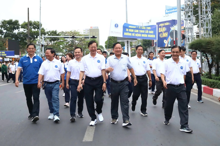 Kỷ niệm 70 năm Ngày Thầy thuốc Việt Nam, Cần Thơ trao Giải thưởng Thành tựu Y khoa Thành phố lần I- Ảnh 3. Kỷ niệm 70 năm Ngày Thầy thuốc Việt Nam, Cần Thơ trao Giải thưởng Thành tựu Y khoa Thành phố lần I- Ảnh 3.