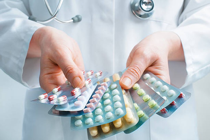 Dùng colchicin trị gout cấp tính, cẩn thận với ngộ độc thuốc- Ảnh 2. Dùng colchicin trị gout cấp tính, cẩn thận với ngộ độc thuốc- Ảnh 2.
