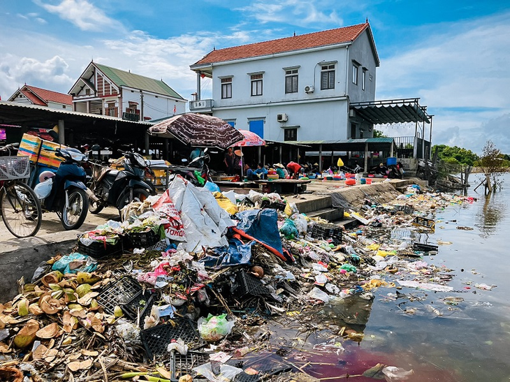 Quảng Bình tăng cường kiểm soát, xử lý ô nhiễm môi trường nước tại các lưu vực sông- Ảnh 2. Quảng Bình tăng cường kiểm soát, xử lý ô nhiễm môi trường nước tại các lưu vực sông- Ảnh 2.