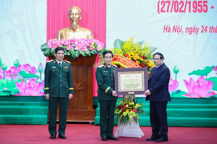 Thủ tướng: Phát huy truyền thống vẻ vang, bản lĩnh 'vừa là chiến sĩ vừa là bác sĩ'- Ảnh 2. Thủ tướng: Phát huy truyền thống vẻ vang, bản lĩnh 'vừa là chiến sĩ vừa là bác sĩ'- Ảnh 2.