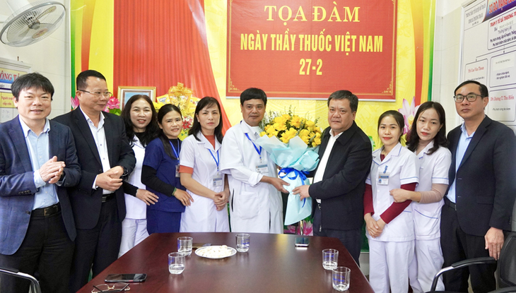 Chủ tịch UBND tỉnh Quảng Bình thăm các trạm y tế xã miền núi nhân Ngày Thầy thuốc Việt Nam- Ảnh 1. Chủ tịch UBND tỉnh Quảng Bình thăm các trạm y tế xã miền núi nhân Ngày Thầy thuốc Việt Nam- Ảnh 1.