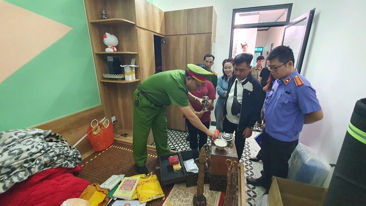 Lừa nhiều người đến tu tập để ‘thành tiên’ rồi chiếm đoạt gần 100 tỉ đồng
- Ảnh 2.