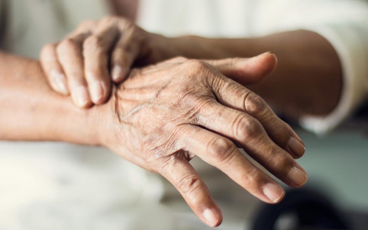 Triệu chứng sớm của bệnh Parkinson cần biết