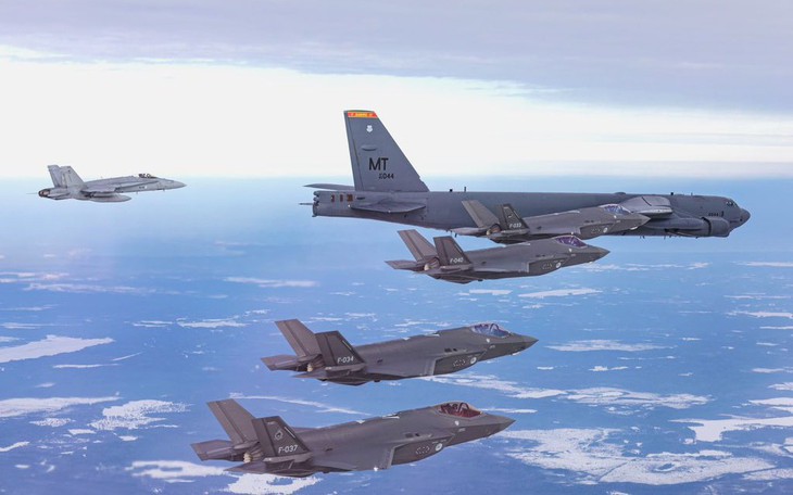 "Pháo đài bay" B-52 tiếp cận biên giới Nga, Belarus