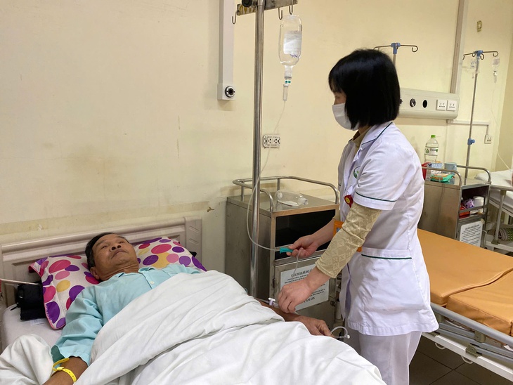 7 năm chăm vợ ung thư, người chồng giờ lại cần phẫu thuật sớm vì căn bệnh quái ác- Ảnh 1. 7 năm chăm vợ ung thư, người chồng giờ lại cần phẫu thuật sớm vì căn bệnh quái ác- Ảnh 1.