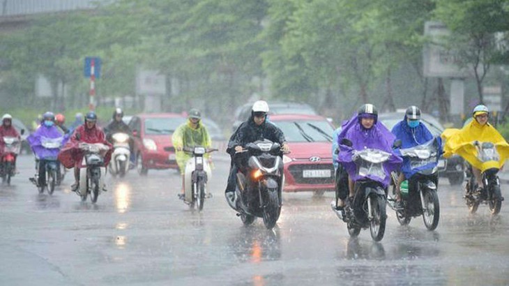 Vùng mây dày bao phủ, Hà Nội tiếp tục mưa dông kéo dài cả ngày- Ảnh 2. Vùng mây dày bao phủ, Hà Nội tiếp tục mưa dông kéo dài cả ngày- Ảnh 2.
