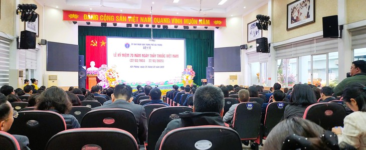 Kỷ niệm 70 năm Ngày Thầy thuốc Việt Nam: Mạng lưới y tế Hải Phòng vượt bậc cả về số lượng và chất lượng- Ảnh 1. Kỷ niệm 70 năm Ngày Thầy thuốc Việt Nam: Mạng lưới y tế Hải Phòng vượt bậc cả về số lượng và chất lượng- Ảnh 1.