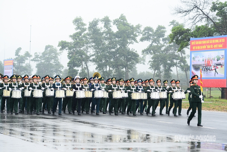 Những ‘bóng hồng’ nỗ lực hợp luyện hướng về Ngày giải phóng Miền Nam- Ảnh 1. Những ‘bóng hồng’ nỗ lực hợp luyện hướng về Ngày giải phóng Miền Nam- Ảnh 1.