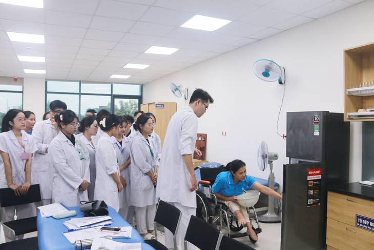 Tăng cường đào tạo nhân lực Y tế công cộng nhằm cải thiện sức khỏe cộng đồng- Ảnh 1. Tăng cường đào tạo nhân lực Y tế công cộng nhằm cải thiện sức khỏe cộng đồng- Ảnh 1.