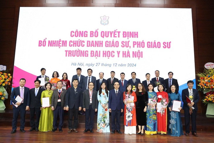 Giáo sư trẻ nhất Việt Nam năm 2024 và niềm đam mê bất tận về Y học cổ truyền- Ảnh 3. Giáo sư trẻ nhất Việt Nam năm 2024 và niềm đam mê bất tận về Y học cổ truyền- Ảnh 3.