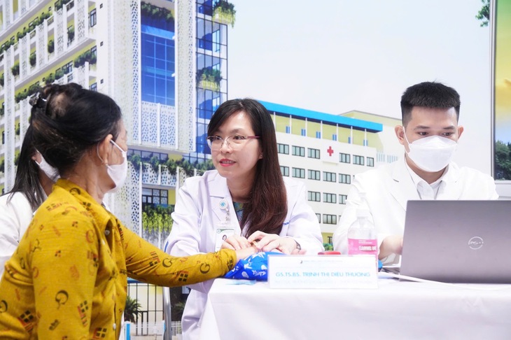 Giáo sư trẻ nhất Việt Nam năm 2024 và niềm đam mê bất tận về Y học cổ truyền- Ảnh 1. y học cổ truyền