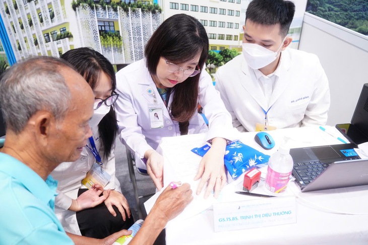 Giáo sư trẻ nhất Việt Nam năm 2024 và niềm đam mê bất tận về Y học cổ truyền- Ảnh 2. Giáo sư trẻ nhất Việt Nam năm 2024 và niềm đam mê bất tận về Y học cổ truyền- Ảnh 2.