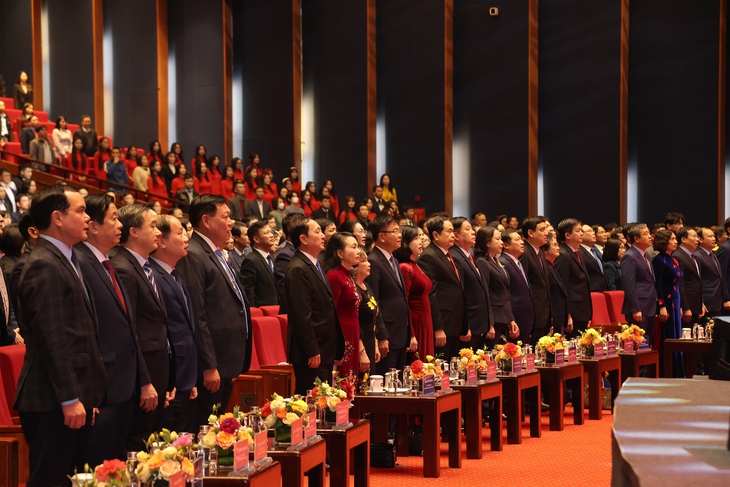 Chủ tịch Quốc hội: 'Dành sự quan tâm thiết thực, đảm bảo môi trường làm việc an toàn, thuận lợi cho các y, bác sĩ'- Ảnh 1. Chủ tịch Quốc hội: 'Dành sự quan tâm thiết thực, đảm bảo môi trường làm việc an toàn, thuận lợi cho các y, bác sĩ'- Ảnh 1.