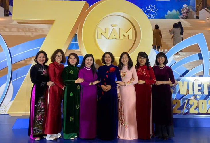 Hàng nghìn người vui mừng tới dự Lễ Kỷ niệm 70 năm ngày Thầy thuốc Việt Nam- Ảnh 2. Hàng nghìn người vui mừng tới dự Lễ Kỷ niệm 70 năm ngày Thầy thuốc Việt Nam- Ảnh 2.
