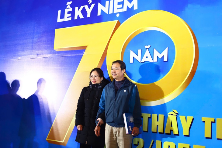 Hàng nghìn người vui mừng tới dự Lễ Kỷ niệm 70 năm ngày Thầy thuốc Việt Nam- Ảnh 5. Hàng nghìn người vui mừng tới dự Lễ Kỷ niệm 70 năm ngày Thầy thuốc Việt Nam- Ảnh 5.