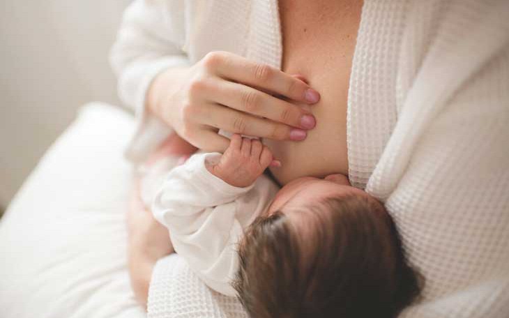Có thể cho con bú khi bị nhiễm nấm ở núm vú không?