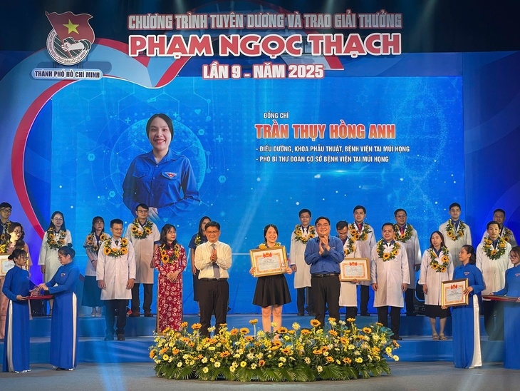 Tôn vinh 73 thầy thuốc trẻ tiêu biểu của TPHCM- Ảnh 2.