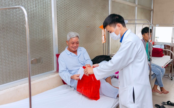 Bác sĩ trẻ 48 lần hiến máu: Mong muốn lan tỏa những điều tốt đẹp đến với cộng đồng