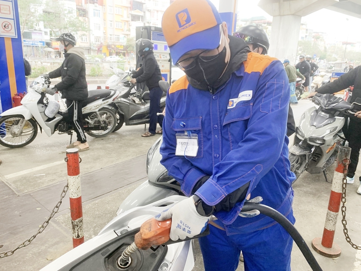 Giá xăng có thể quay đầu giảm vào ngày mai 27/2- Ảnh 1. giá xăng