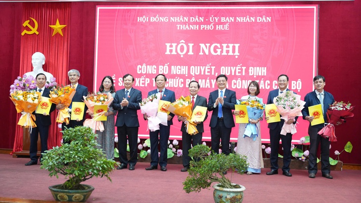 Huế có thêm Phó Chủ tịch UBND, bổ nhiệm nhiều lãnh đạo sở sau sắp xếp bộ máy- Ảnh 3. Huế có thêm Phó Chủ tịch UBND, bổ nhiệm nhiều lãnh đạo sở sau sắp xếp bộ máy- Ảnh 3.