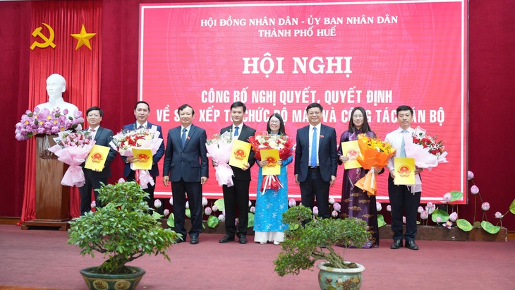 Huế có thêm Phó Chủ tịch UBND, bổ nhiệm nhiều lãnh đạo sở sau sắp xếp bộ máy- Ảnh 5. Huế có thêm Phó Chủ tịch UBND, bổ nhiệm nhiều lãnh đạo sở sau sắp xếp bộ máy- Ảnh 5.