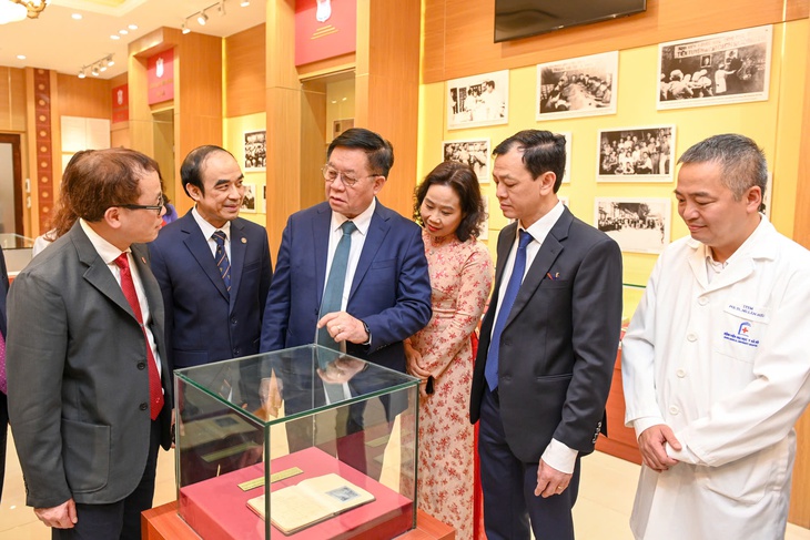 Phát triển Trường đại học Y Hà Nội vững mạnh toàn diện, ngang tầm các cơ sở nghiên cứu, đào tạo Y khoa hàng đầu khu vực, thế giới- Ảnh 4.