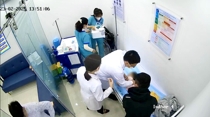 Bé 15 tháng đột ngột sốt cao co giật được trung tâm tiêm chủng cấp cứu kịp thời- Ảnh 1. Bé 15 tháng đột ngột sốt cao co giật được trung tâm tiêm chủng cấp cứu kịp thời- Ảnh 1.