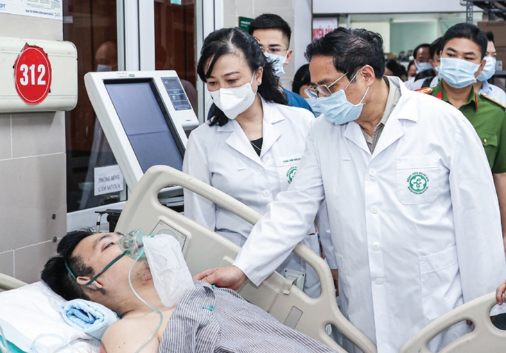 Đảng, Nhà nước và Nhân dân không bao giờ quên sự hy sinh, cống hiến lặng thầm của đội ngũ cán bộ, nhân viên y tế- Ảnh 3. Đảng, Nhà nước và Nhân dân không bao giờ quên sự hy sinh, cống hiến lặng thầm của đội ngũ cán bộ, nhân viên y tế- Ảnh 3.