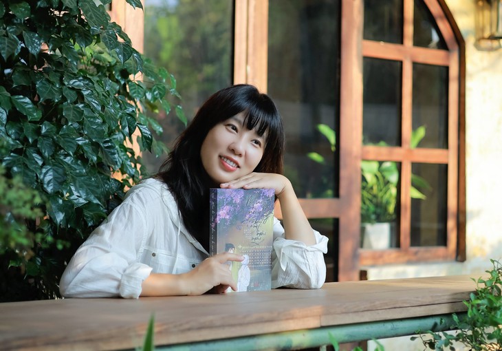 'Mùa hè năm ấy bên em là mãi mãi' - cuốn tiểu thuyết tri ân đội ngũ y bác sĩ tái bản đúng dịp 27/2- Ảnh 1. 'Mùa hè năm ấy bên em là mãi mãi' - cuốn tiểu thuyết tri ân đội ngũ y bác sĩ tái bản đúng dịp 27/2- Ảnh 1.