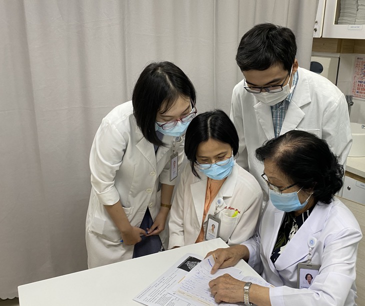Bộ Y tế trả lời về kiến nghị nâng mức lương khởi điểm cho bác sĩ, thạc sĩ mới ra trường- Ảnh 1. Bộ Y tế trả lời về kiến nghị nâng mức lương khởi điểm cho bác sĩ, thạc sĩ mới ra trường- Ảnh 1.