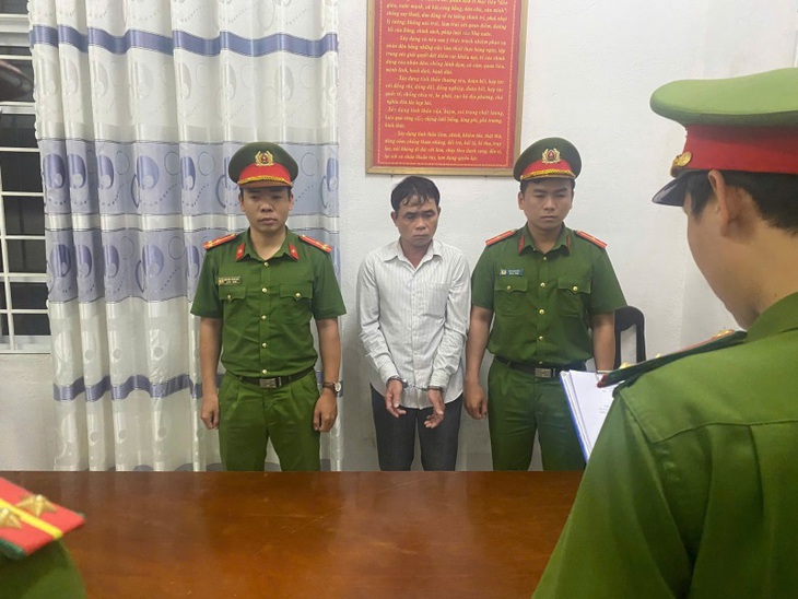 Vượt gần 300km truy bắt 'yêu râu xanh' dâm ô với bé gái- Ảnh 1. Vượt gần 300km truy bắt 'yêu râu xanh' dâm ô với bé gái- Ảnh 1.